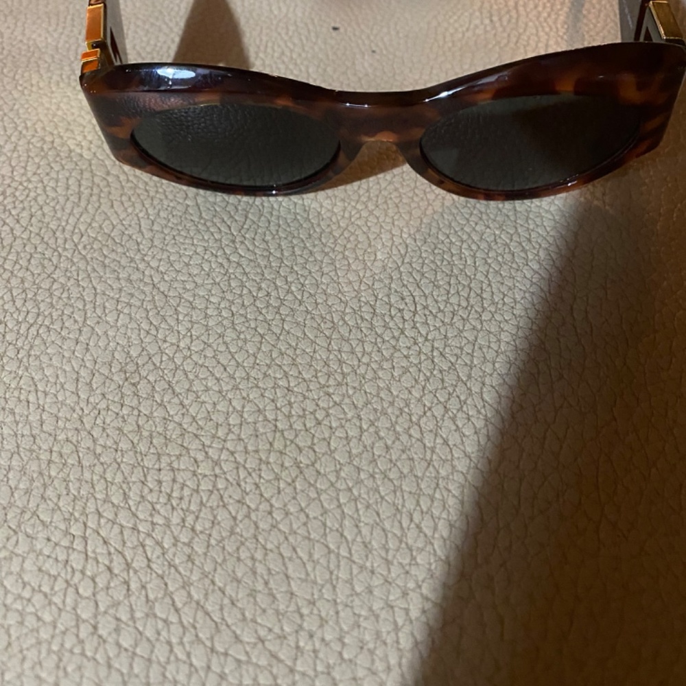 NEW VINTAGE VERSACE SUNGLASSES - Picture 4 of 7
